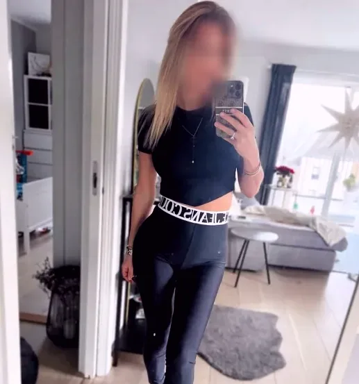 Emma, 32
