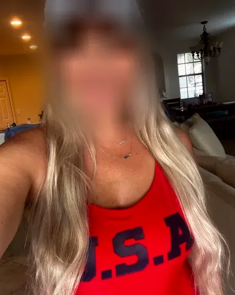 Julia, 38