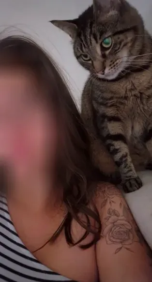 Laura, 28