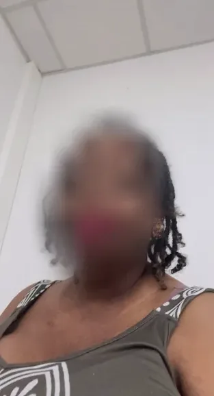 Lilly, 32