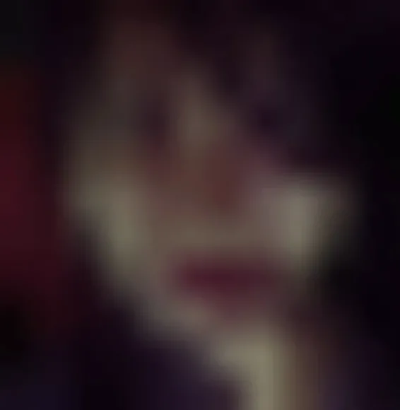 Mia, 30