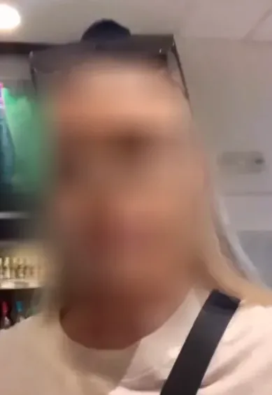 Simone, 26
