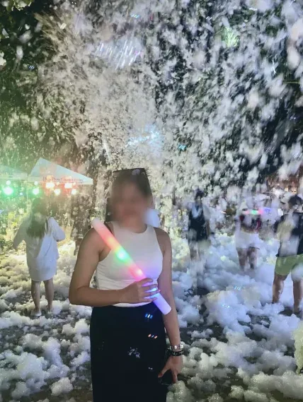 Yvonne, 29