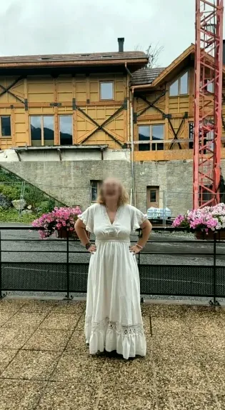 Yvonne, 28