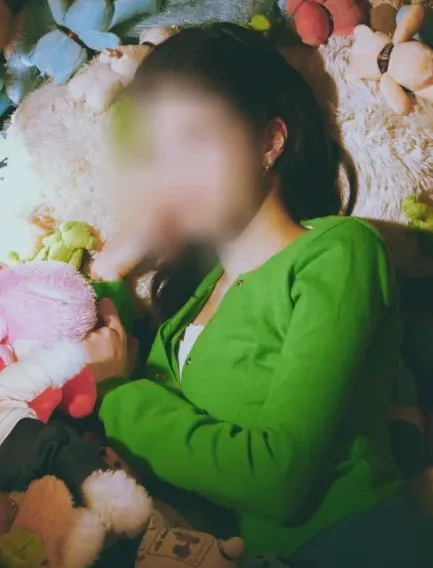 Zeynep, 21